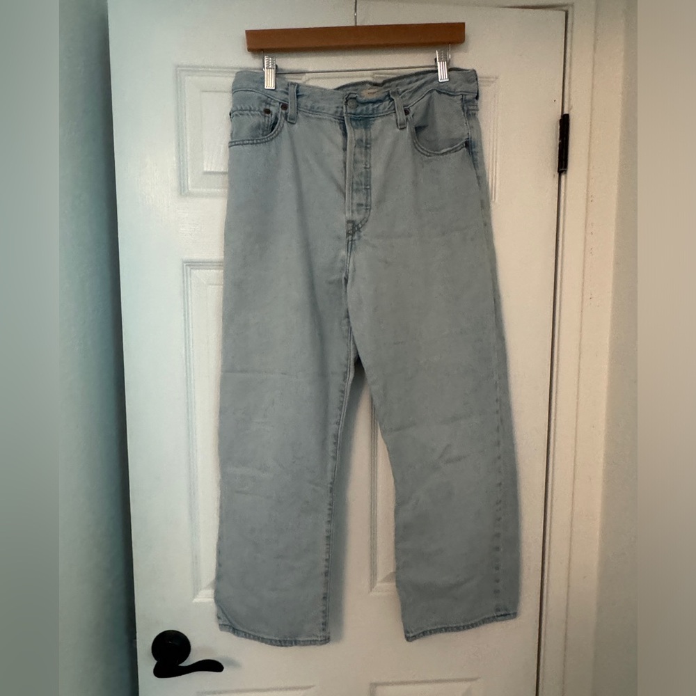 Light Blue women’s Levi ribcage denim Jeans